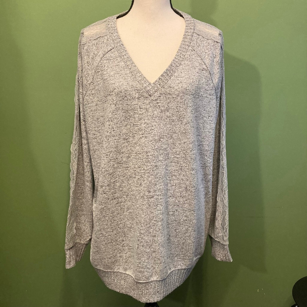 BNWT Women's Torrid Super Soft Plush Lace Trim V-Neck Sweatshirt Grey 2X